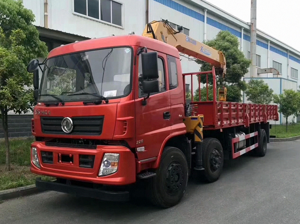 東風(fēng)專底D913前四后四隨車吊