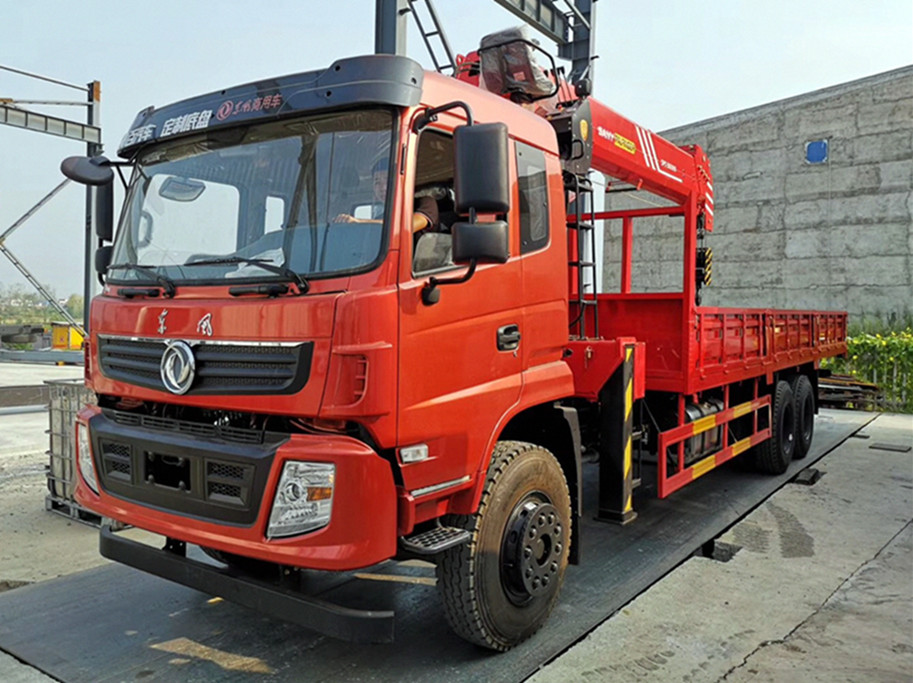 東風專底D913后雙橋隨車吊