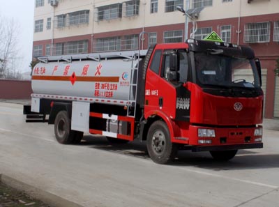 程力威牌CLW5163GYYC5型運油車